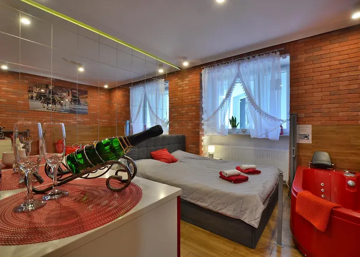 Jacuzzi Apartment Red