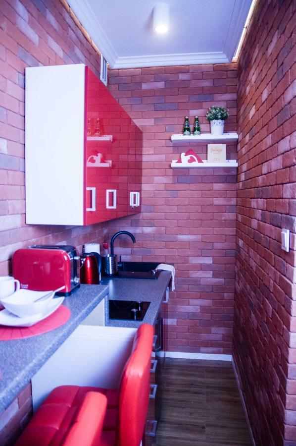 Apartment Jacuzzi Red